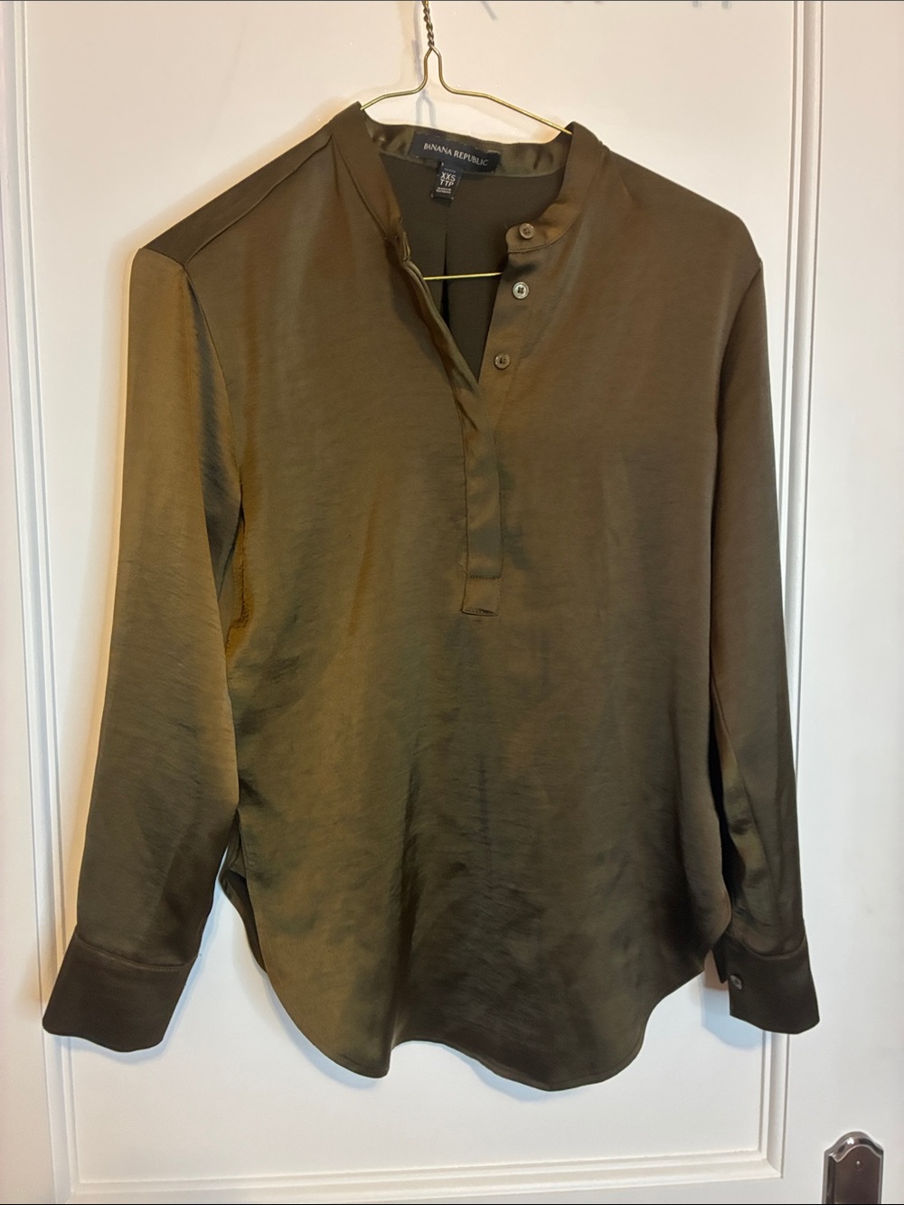 Banana Republic Olive Green Button-Front Henley 👵MT